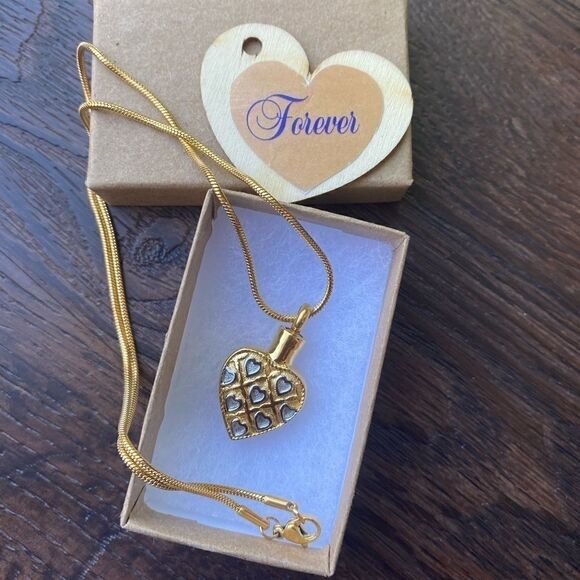 Golden heart cremation urn necklace - Picture 1 of 4